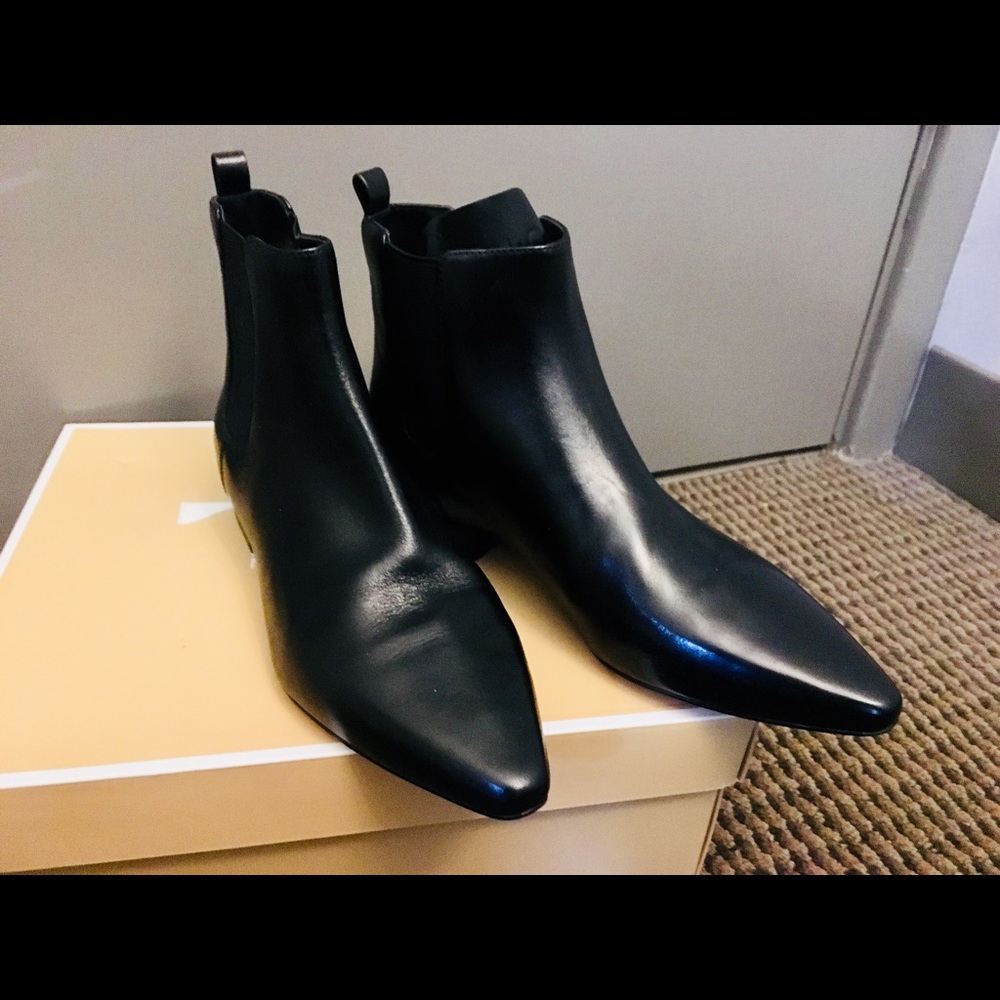 🆕Michael Kors Chelsea boots Size 7.5